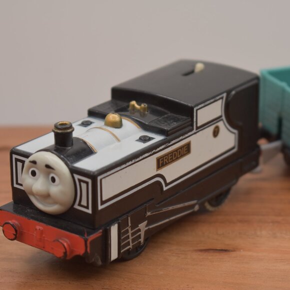 Freddie Trackmaster - Thomas & Friends Motorized Engine Train w/ Cargo Car 2013 - Picture 3 of 9